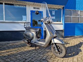 Capri  LOOK A LIKE VESPA picture 2