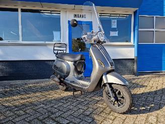 damaged scooters Capri  LOOK A LIKE VESPA 2020/8