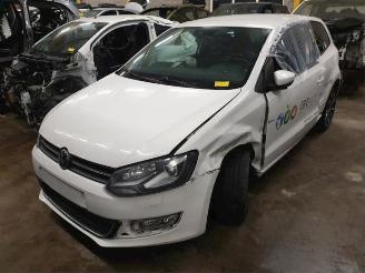 Coche siniestrado Volkswagen Polo Polo V (6R), Hatchback, 2009 / 2017 1.2 TDI 12V BlueMotion 2011