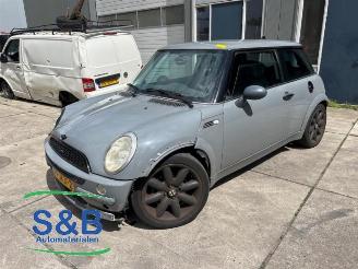 Coche siniestrado Mini Cooper Mini One/Cooper (R50), Hatchback, 2001 / 2007 1.6 16V Cooper 2002/4