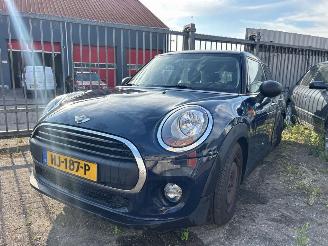 Schadeauto Mini One 1.2 12V One Hatchback 4Dr Benzine 1.198cc 75kW (102pk) FWD 2014-05/2017-10 (XS11; XS12) B38A12A 2015/11