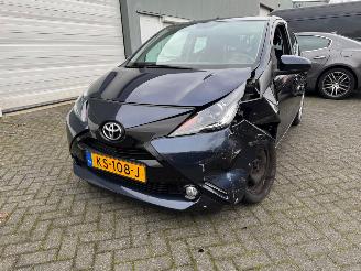 uszkodzony samochody osobowe Toyota Aygo 1.0 VVT-i x-play 2016/11