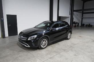 Schadeauto Mercedes GLA SEDAN 2019/5