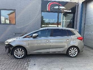 Damaged car Kia Carens KIA CARENS 1.7D 2014 7ZIT 2014/5