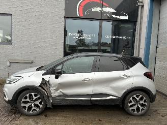 damaged passenger cars Renault Captur RENAULT CAPTUR 1.5D 2019 2019/6