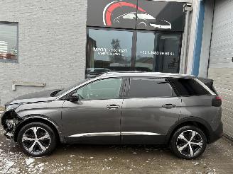 Unfallwagen Peugeot 5008 PEUGEOT 5008 1.5D 2023 7 ZIT 2023/5