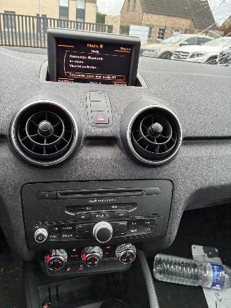 Audi A1 AUDI A1 1.6TDI DSG 2013 picture 16