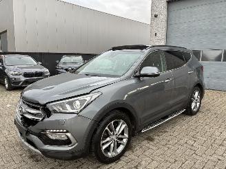 damaged passenger cars Hyundai Santa Fe HYUNDAI SANTA FE 2.2D AWD 2018 2018/3