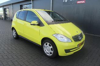 krockskadad bil auto Mercedes A-klasse 160 CDI Classic 2009/1