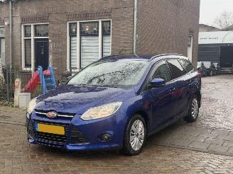 krockskadad bil auto Ford Focus Wagon 1.0 EcoBoost Trend 2013/1