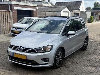 Damaged car Volkswagen Golf Sportsvan 1.6 TDI / DSG / NAP 2016/1