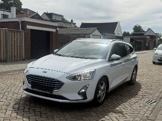 krockskadad bil auto Ford Focus Turnier cool & connect 1.5 2019/1