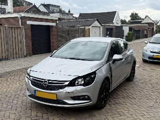 krockskadad bil auto Opel Astra 1.4 Online Edition 2017/1