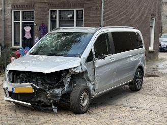 krockskadad bil auto Mercedes V-klasse V220d LANG 2020/1