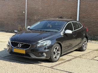 Damaged car Volvo V-40 2.0 D2 R DESIGN NAP 2015/1