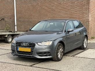 krockskadad bil auto Audi A3 1.6 TDI AUTOMAAT EURO 6 2016/1