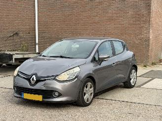 damaged passenger cars Renault Clio 1.5 Dci eco 2013/1