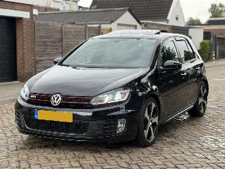 krockskadad bil auto Volkswagen Golf 2.0 GTI 211 PK 2009/1