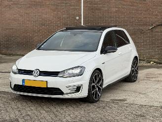 Schadeauto Volkswagen Golf 1.4 TSI GTE 2015/1