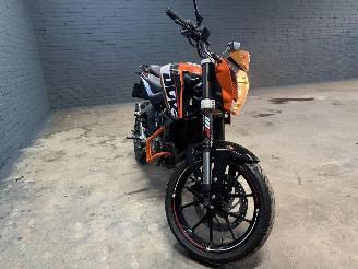 krockskadad bil motor KTM 125 Duke KTM Tour 125 Duke 2015/1