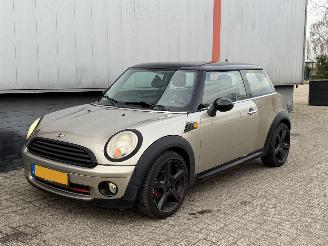 uszkodzony samochody osobowe Mini Mini COOPER 1.6 120 PK 2006/1