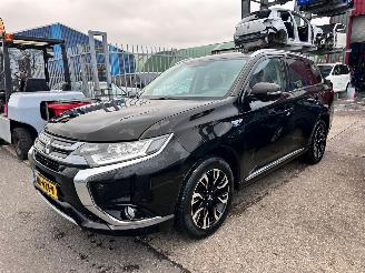Schadeauto Mitsubishi Outlander 2.0 PHEV EXECUTIVE EDITION 2015/12