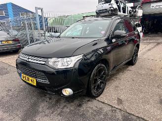 Voiture accidenté Mitsubishi Outlander 2.0 PHEV BUSINESS EDITION PLUG IN 2014/8