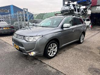 Voiture accidenté Mitsubishi Outlander 2.0 PHEV EXECUTIVE EDITION PLUG IN 2014/4