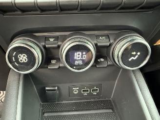 Renault Captur // NUR 12000 KM // picture 15