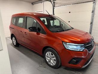 Vaurioauto  passenger cars Renault Kangoo  2023/7
