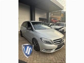 Coche siniestrado Mercedes B-klasse B (W246), Hatchback, 2011 / 2018 1.6 B-180 BlueEFFICIENCY Turbo 16V 2012/6