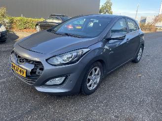 Schadeauto Hyundai I-30 1.6 99kw 2013/6