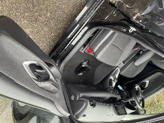 Toyota Yaris 5drs hybrid picture 19