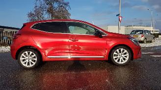 krockskadad bil auto Renault Clio INFINETY 2022/2