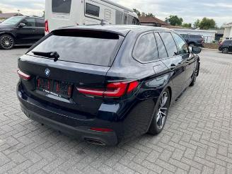 Voiture accidenté BMW 5-serie d M Sport Touring 210KW Facelift Mild Hybrit 2021/3