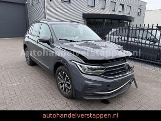 Vaurioauto  passenger cars Volkswagen Tiguan 2.0TDI Life R-Cam DAB+ LED 2022/6