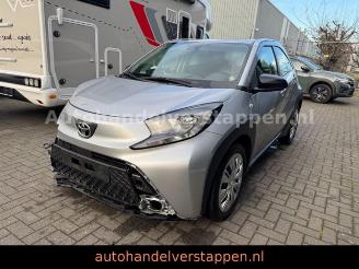 skadebil auto Toyota Aygo (X) 1.0-l-VVT-i Play Klima  Airco 2023/7