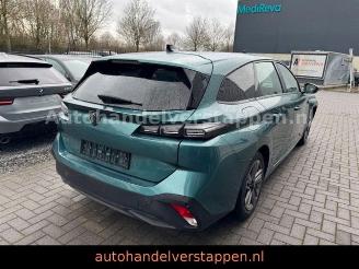 Voiture accidenté Peugeot 308 III SW Active Pack 1.5HDI 96KW 2024/6