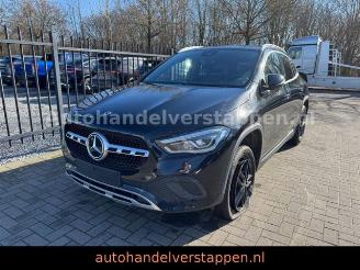 Voiture accidenté Mercedes GLA 200 d Sport 110KW Automatik 2021/12