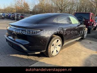 Unfallwagen Porsche Taycan 350KW Panorama Leder CAM 93KWH 2023/9