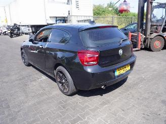 BMW 1-serie 114i picture 2