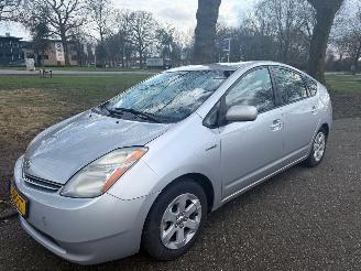 Vaurioauto  passenger cars Toyota Prius 57 kW (77 PK)  1497 cc. 2007/6