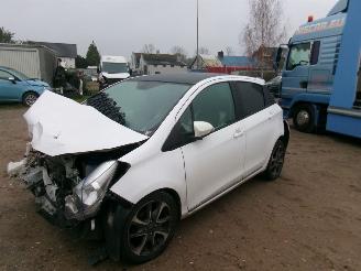 Salvage car Toyota Yaris 1.3 Design 5 Drs 2014/2