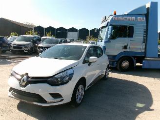 skadebil auto Renault Clio 0.9 Cool & Sound 2019/5