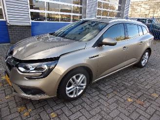 Coche accidentado Renault Mégane ESTATE 1.2 TCE ZEN 2017/10