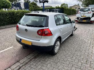 Volkswagen Golf 1.6 FSi picture 3