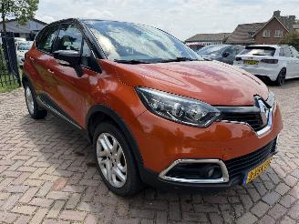 damaged passenger cars Renault Captur 1.5 dCi Dynamique 2014/10
