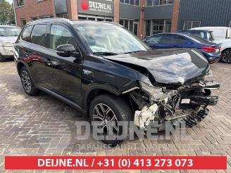 Vrakbiler auto Mitsubishi Outlander Outlander (GF/GG), SUV, 2012 / 2022 2.0 16V PHEV 4x4 2015/7