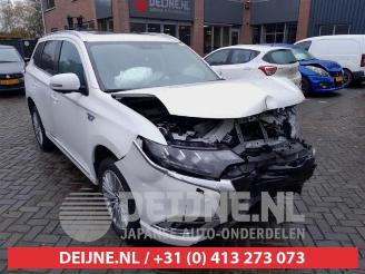 demontáž osobní automobily Mitsubishi Outlander  2019