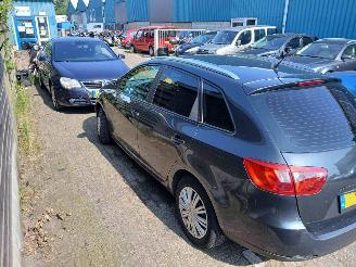 Seat Ibiza Ibiza ST (6J8) Combi 1.2 TDI Ecomotive (CFWA) [55kW] picture 5